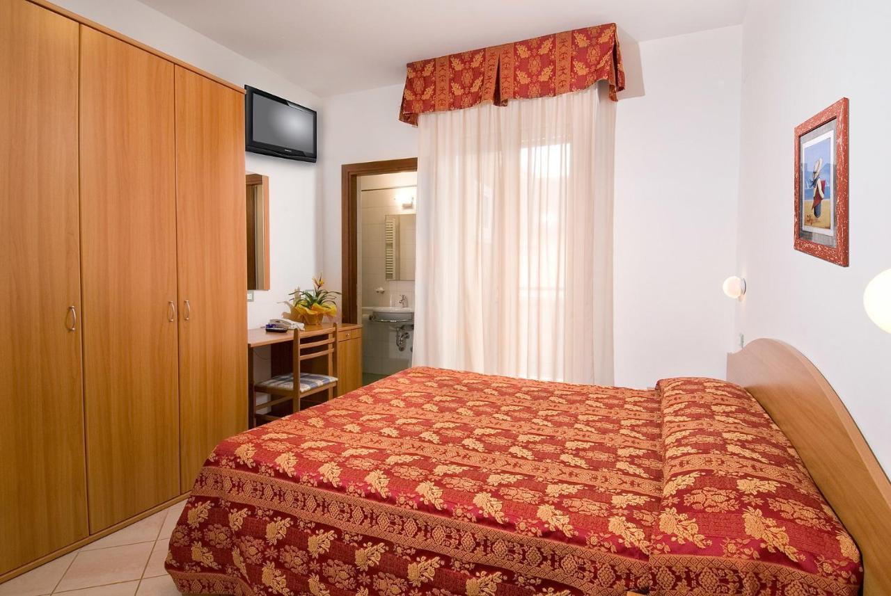 Hotel Belvedere Misano Adriatico Pokoj fotografie